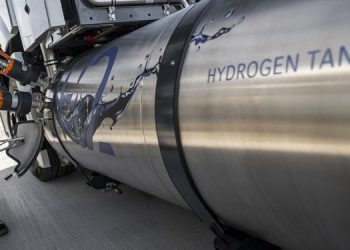 Daimler inicia pruebas de camión alimentado con hidrógeno líquido