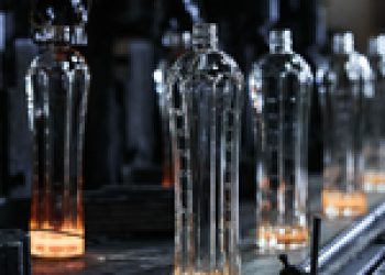 Bacardi reduce la huella de carbono de su producción de botellas de vidrio en un hito para la industria de las bebidas espirituosas
